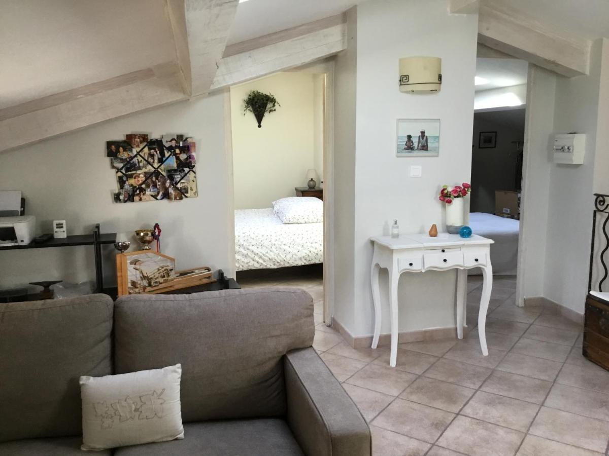 Les Lauriers Bed & Breakfast Camps-la-Source Luaran gambar